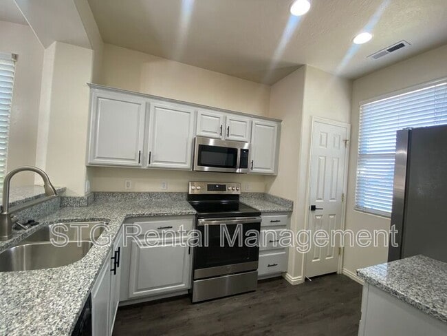 Building Photo - 3427 E Sweetwater Springs Dr