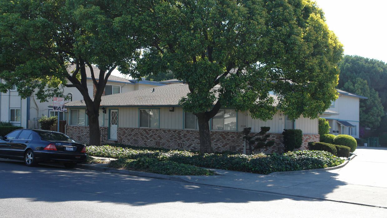 Primary Photo - 2124-2126 Aldengate Way