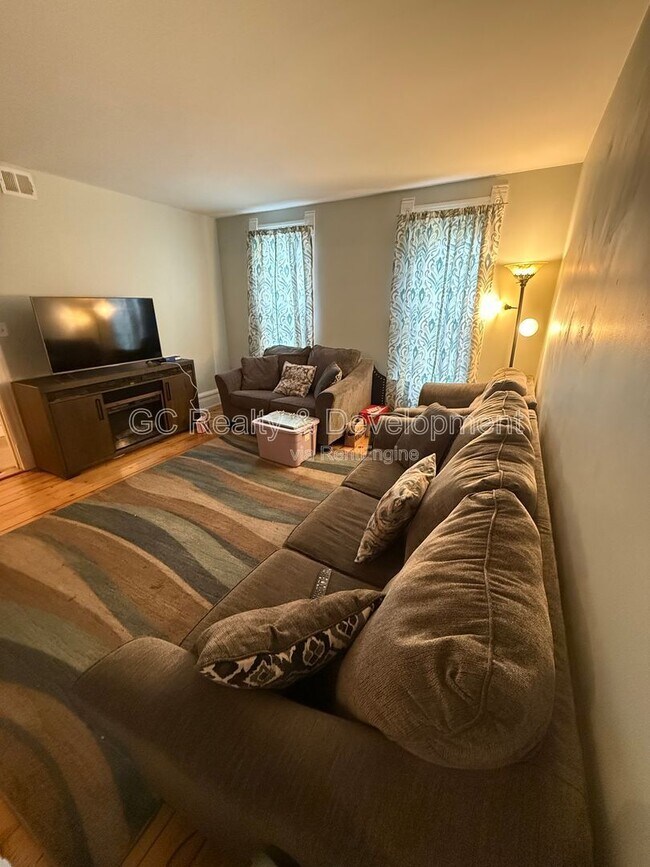 Foto del edificio - 111 Des Plaines Ave