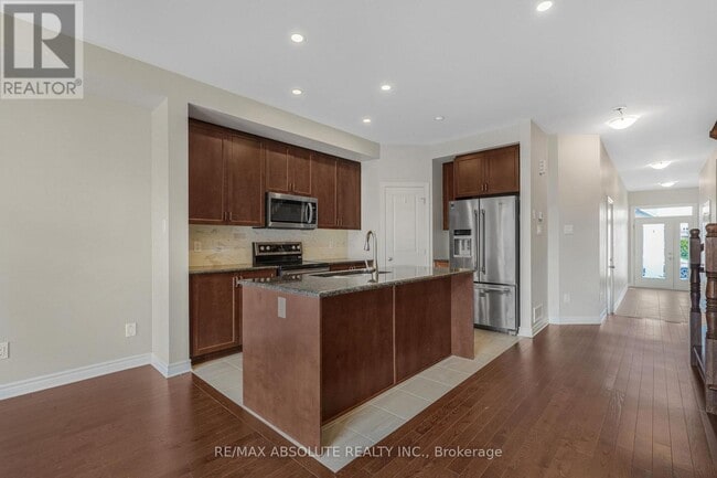 Building Photo - 741 Namur St