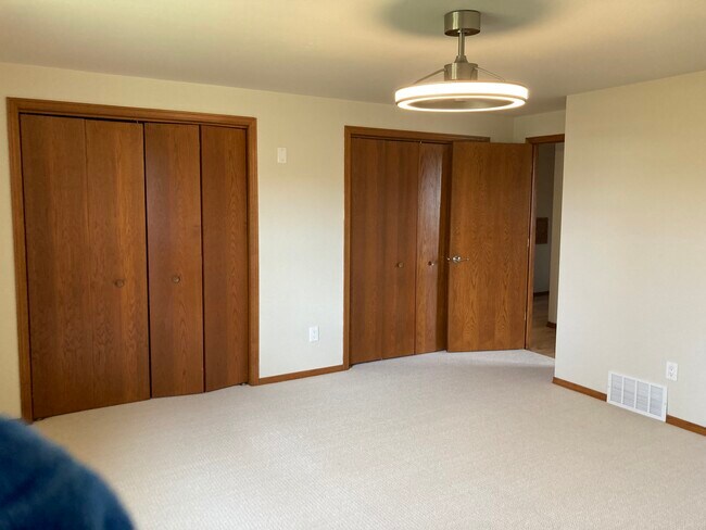 Armarios dobles en el dormitorio principal - 1745 Alfred Dr