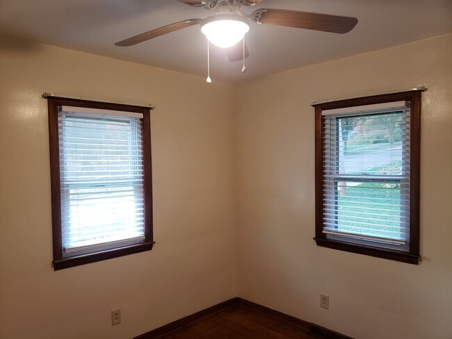 Foto del edificio - 1221 Derbydale Rd