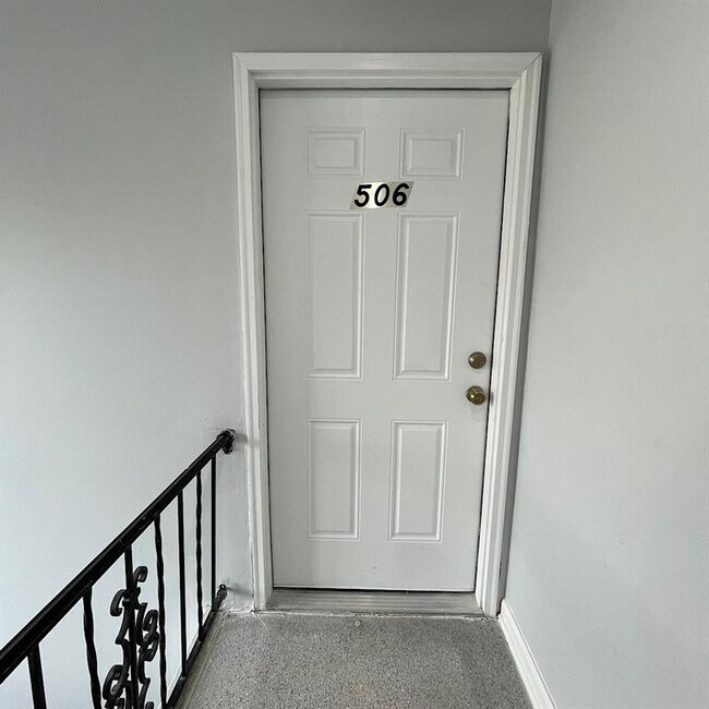 Foto del edificio - 6243 E 11th St