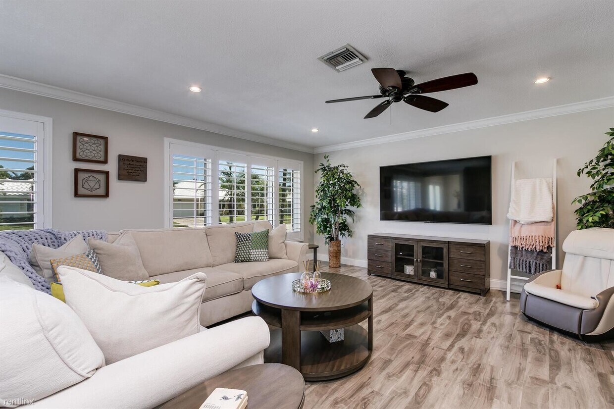 Foto principal - 3 br, 2 bath House - 1343 Walnut Ter