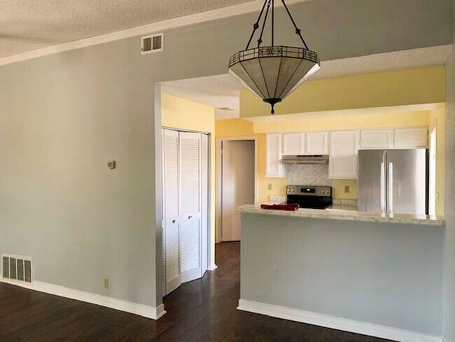 Foto del edificio - Ready for Move In  Nice & Clean 1 Bedroom ...