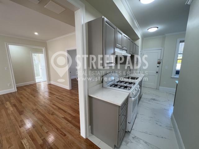 Foto del edificio - 4 bedroom in Brookline MA 02446