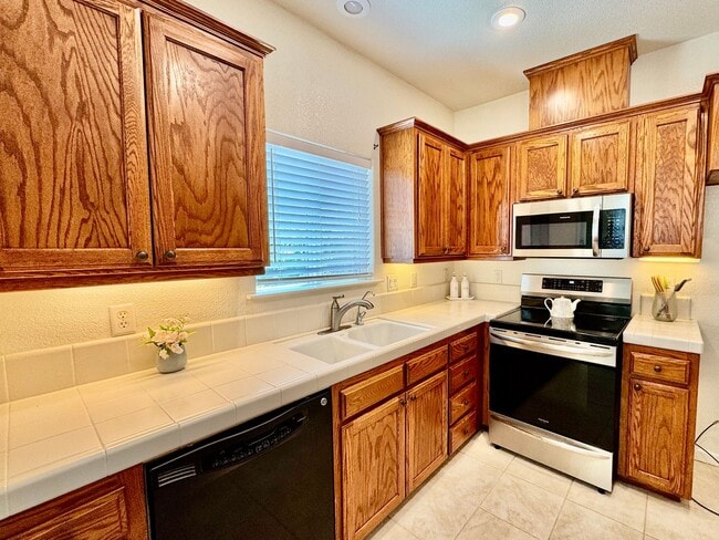 Building Photo - 824 El Tesoro Ln