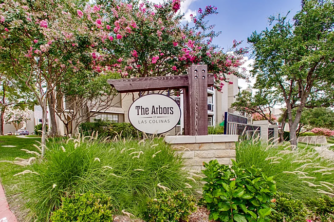 Building Photo - 1032 San Jacinto Dr