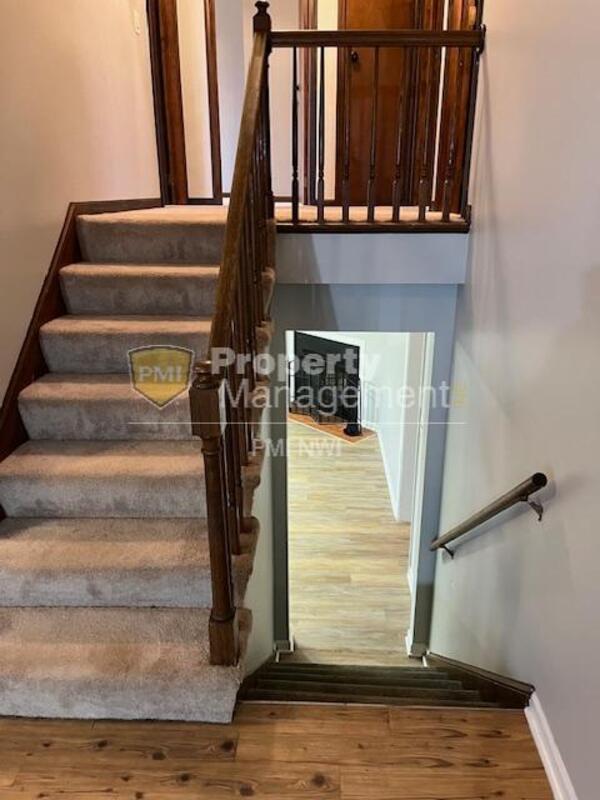 Foto del edificio - 527 Timberwood Ln