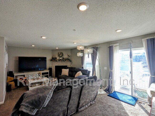 Foto del edificio - 7557 Woods Edge Blvd