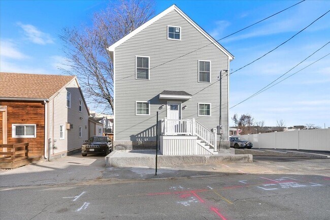 Building Photo - 67 Pecker St