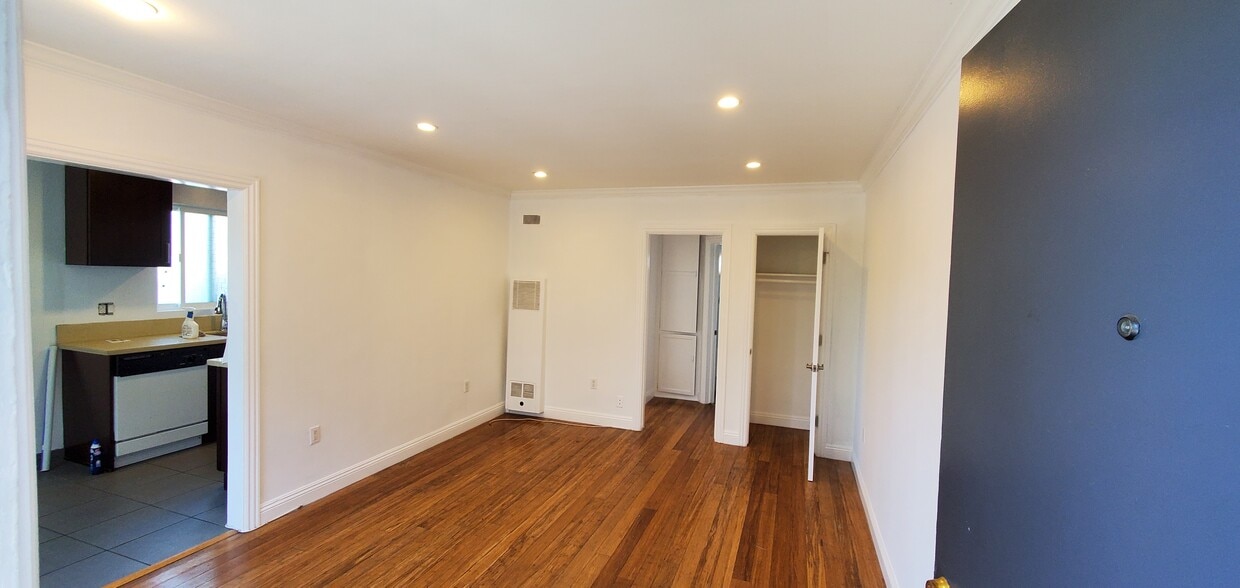 Primary Photo - 1625 S La Brea Ave