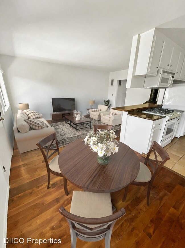 Building Photo - 2 br, 1 bath Apartment - Newly renovated u...