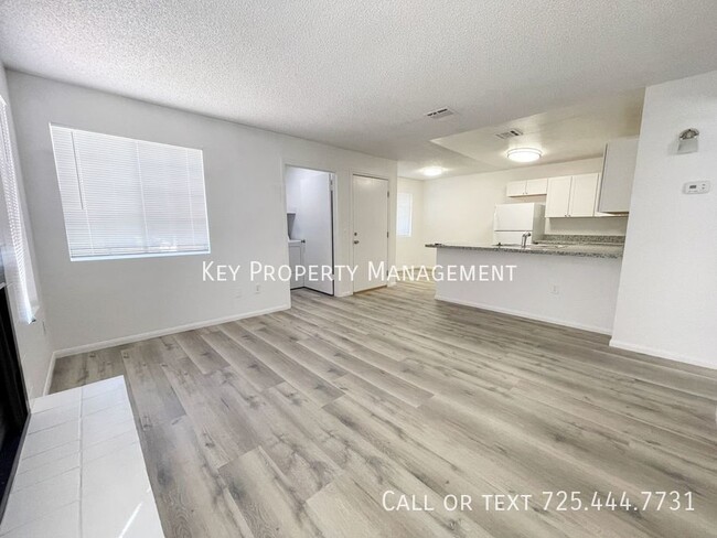 Foto del edificio - NEWLY UPGRADED 2BD 1BA CONDO * UPSTAIRS UN...