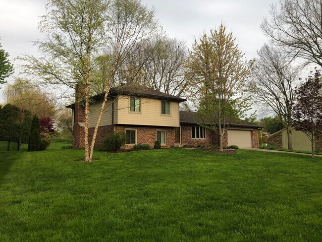 Building Photo - 653 Moccosin Rd