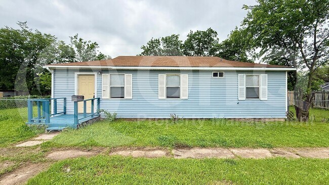 Building Photo - 821 Garner Ave