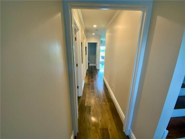 Building Photo - 247 Oliphant Ln