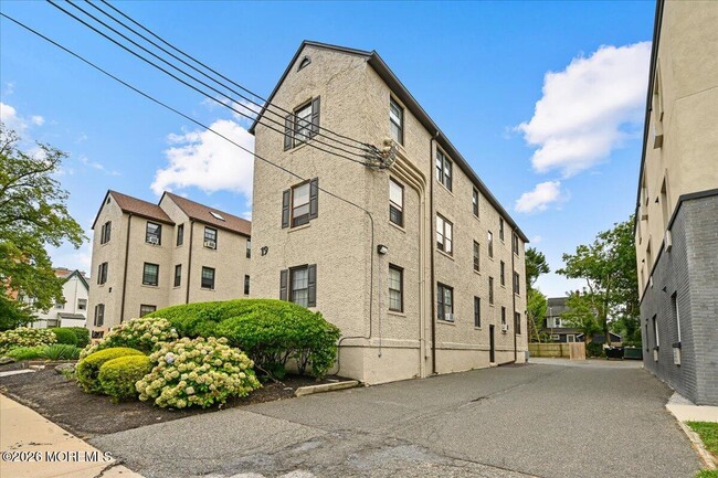 Building Photo - 17-19 Leroy Pl