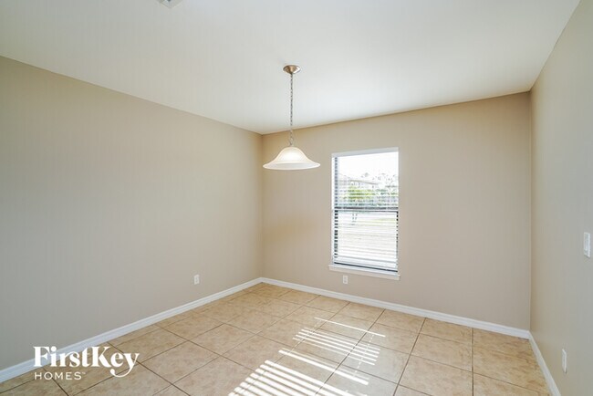 Building Photo - 2203 SW 11th Ct