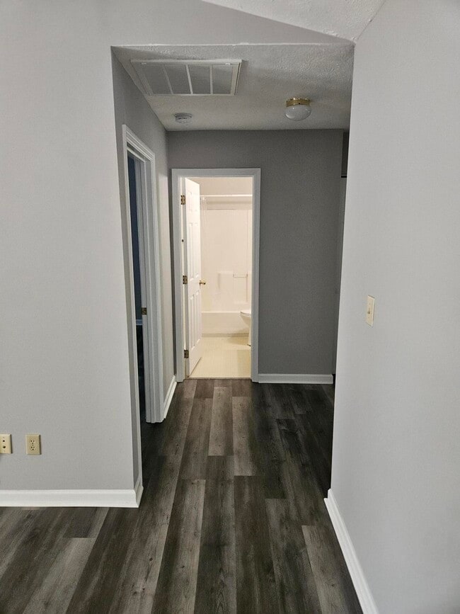 Building Photo - 3021 Tulip Trce