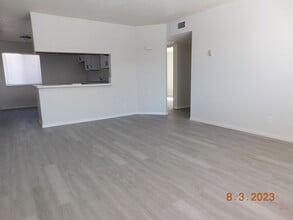 Building Photo - 135 S Norma St