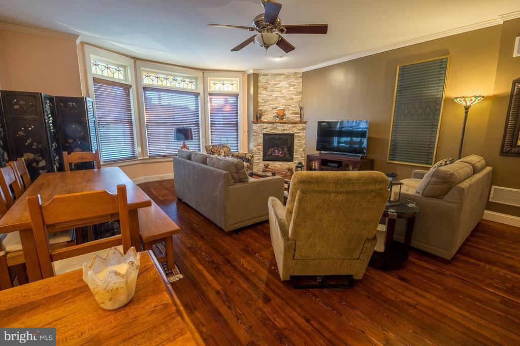 Foto principal - 1043 Washington St