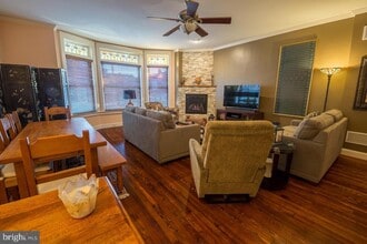 Building Photo - 1043 Washington St