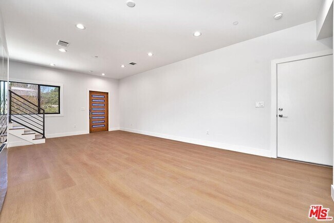 Foto del edificio - 102 Marion Blvd