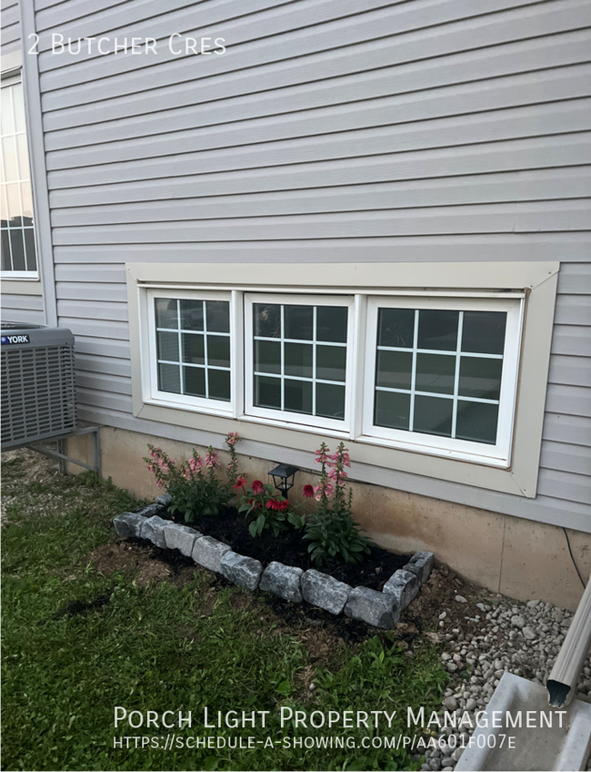 Photo du bâtiment - Beautiful 3 Bed 2.5 Bath End Unit Townhouse with NO back neighbours