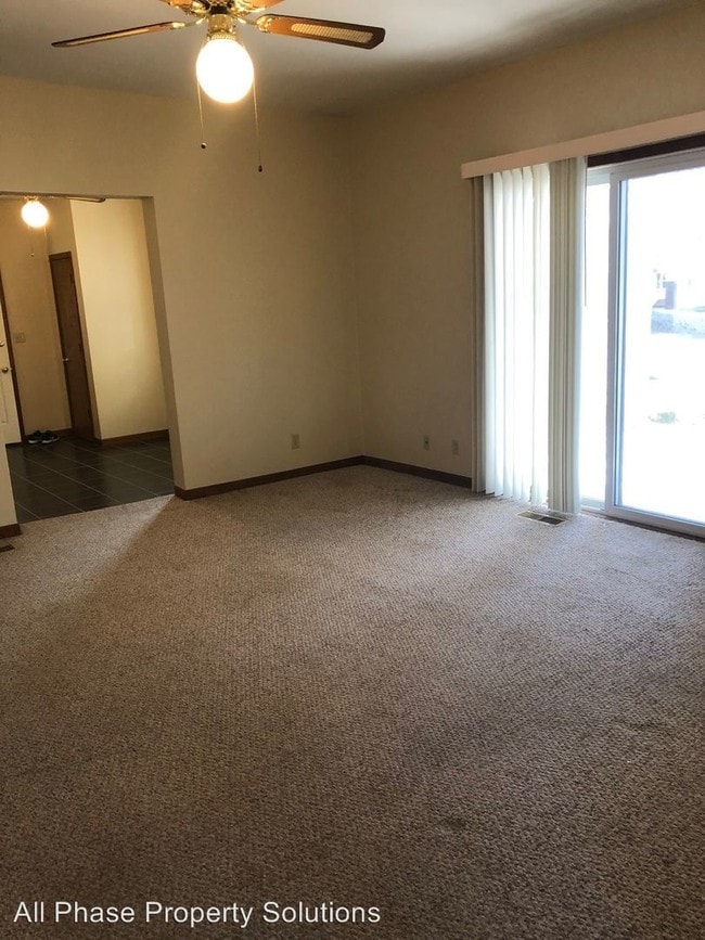 Building Photo - 2 br, 1 bath Apartment - 2067 Oak St.