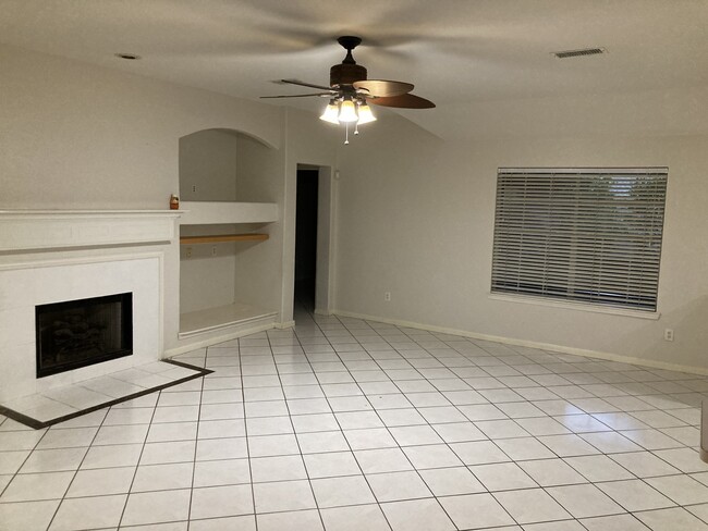Foto del edificio - 8634 Westcove Cir