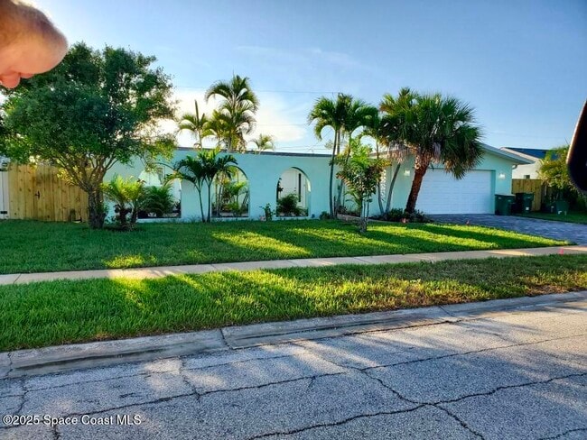Foto del edificio - 537 Royal Palm Blvd