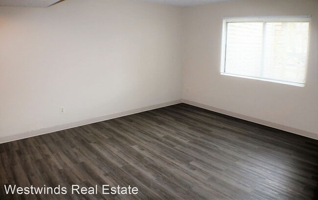 Building Photo - 4 br, 2 bath House - 645 S. Lucas Street #04