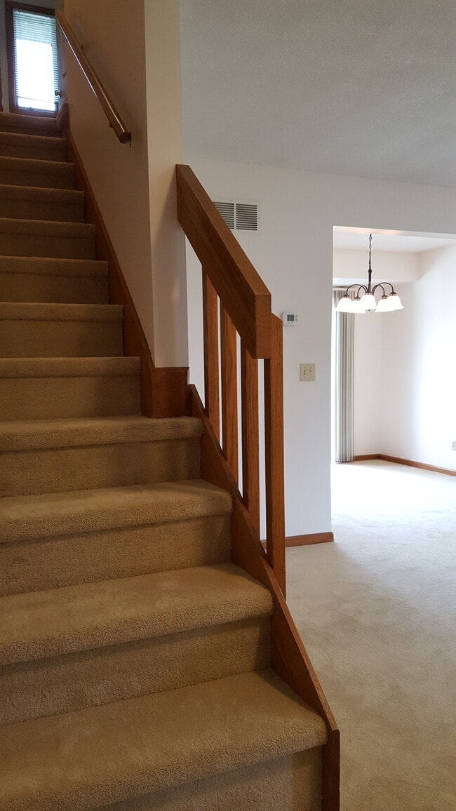 Oak Stair Rail - 880 E Bryan St