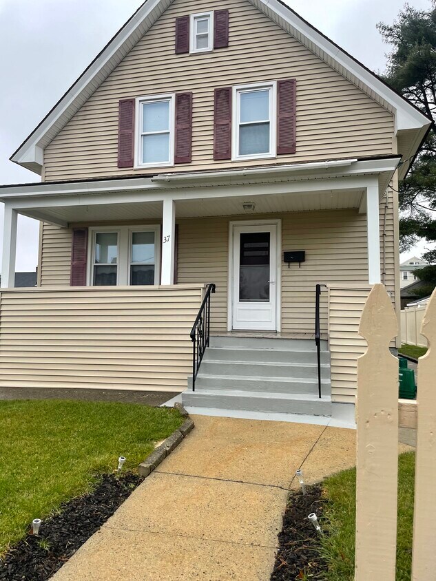 Foto principal - 37 Greendale Ave