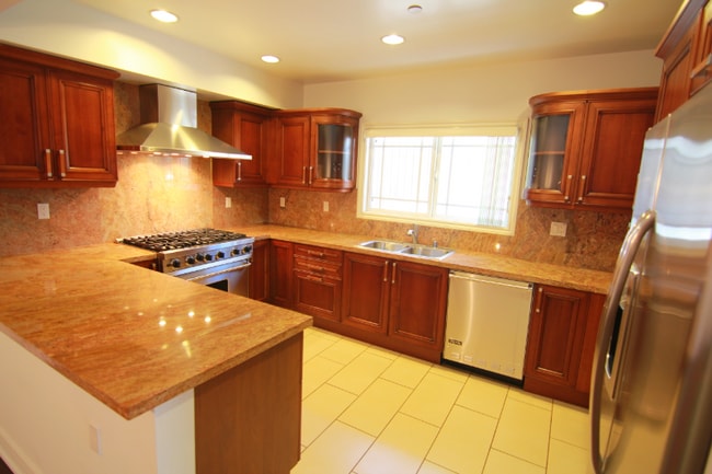 Foto del edificio - 11911 Mayfield Ave