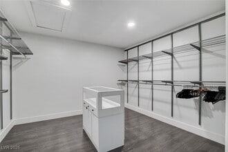 Building Photo - 945 Vegas Valley Dr