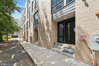 Building Photo - 815 Perkiomen St