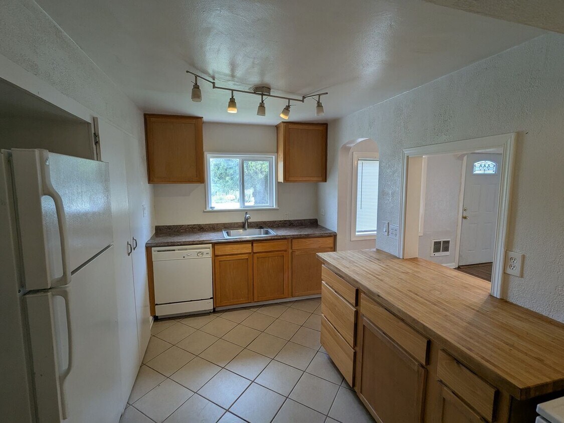 Foto principal - 285 Kenwood Ave NE