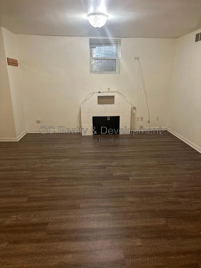 Building Photo - 4422 S St Lawrence Ave