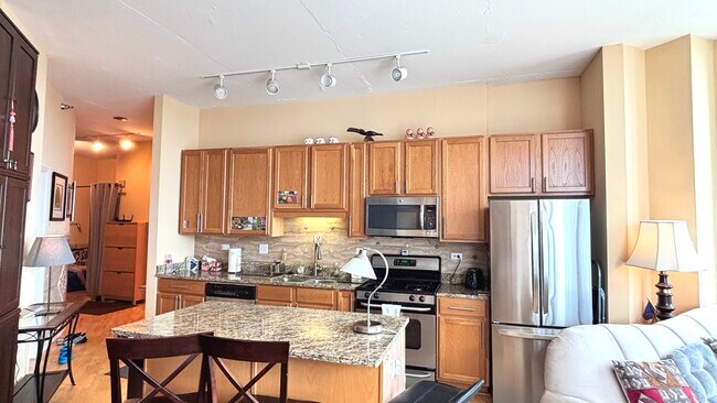 Foto del edificio - 1600 S Indiana Ave