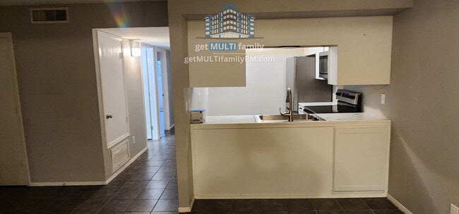 Building Photo - 1903 N Spring-102