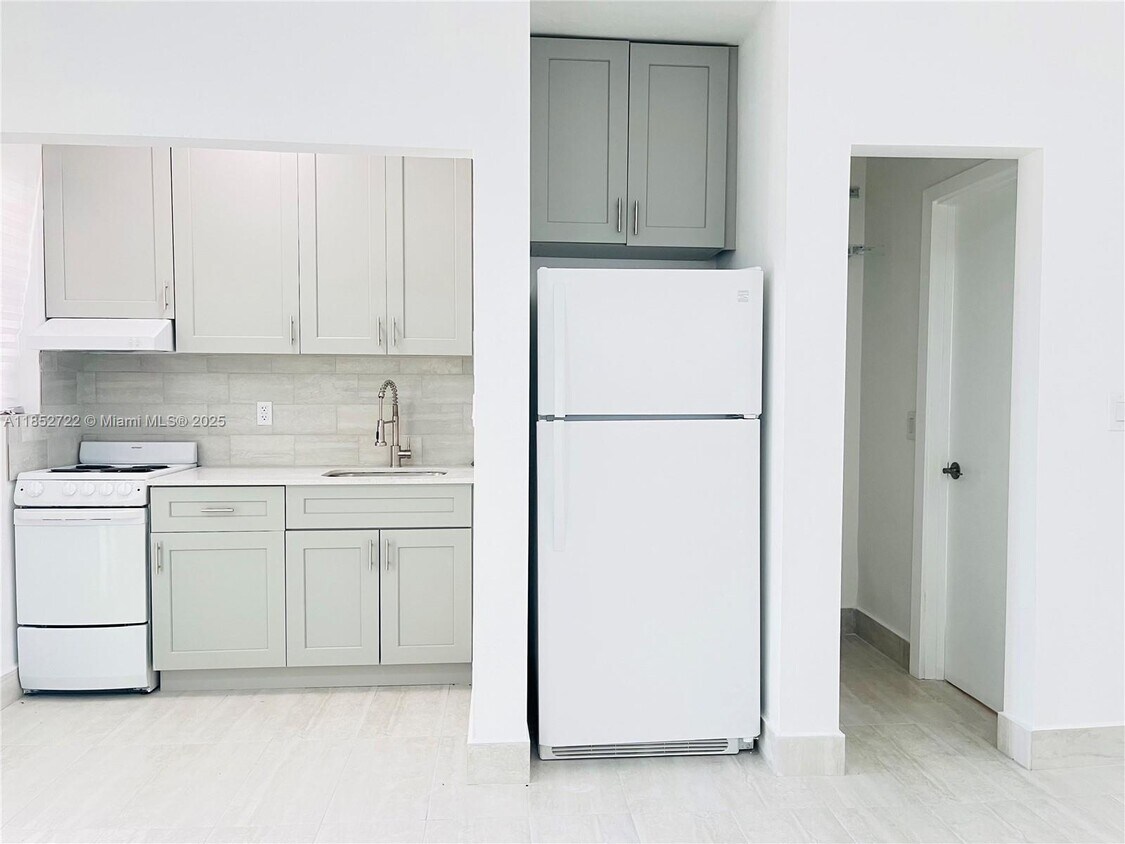 Foto principal - 13390 NE 6th Ave