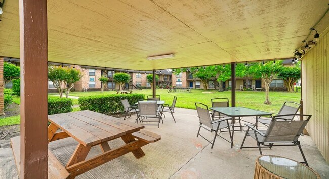 Foto del edificio - Cedar Wood