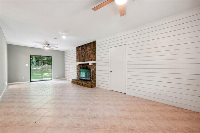 Foto del edificio - 2885 Webb Rd