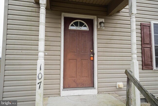 Building Photo - 107 Parsonage St
