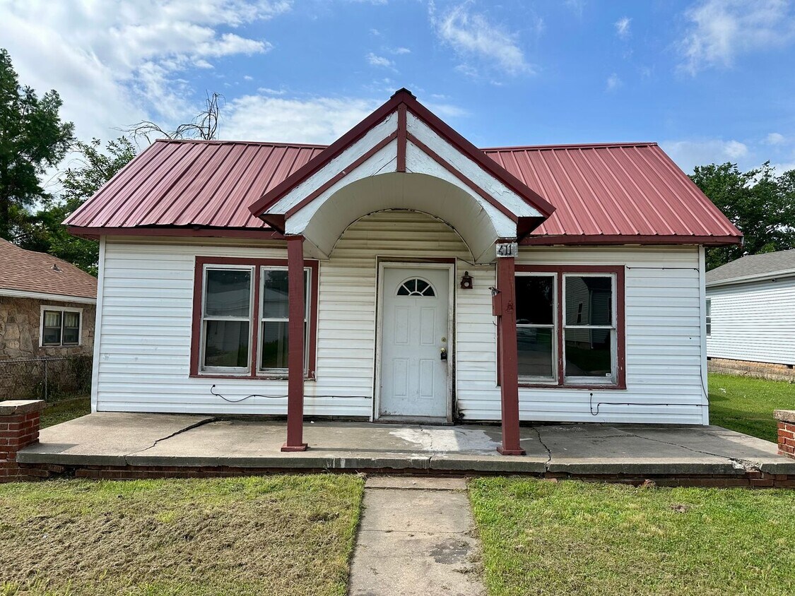 Primary Photo - 3 Bedroom and 1 Bathroom Home in Shawnee