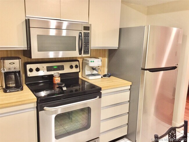 Foto del edificio - 2500 Parkview Dr