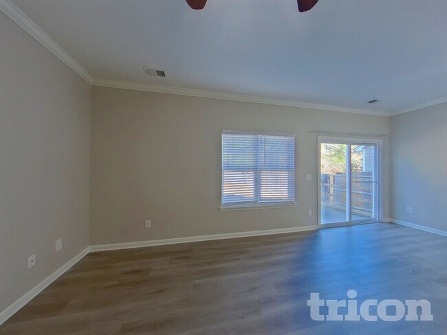 Foto del edificio - 369 Drooping Leaf Rd