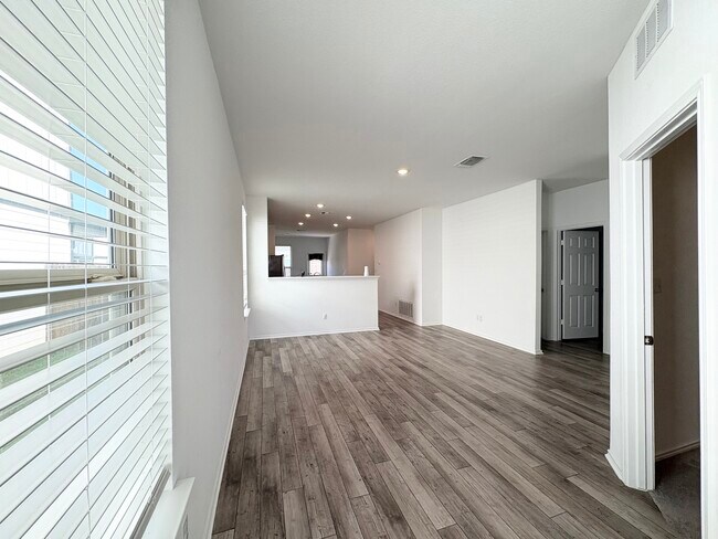 Foto del edificio - 217 English Oak St